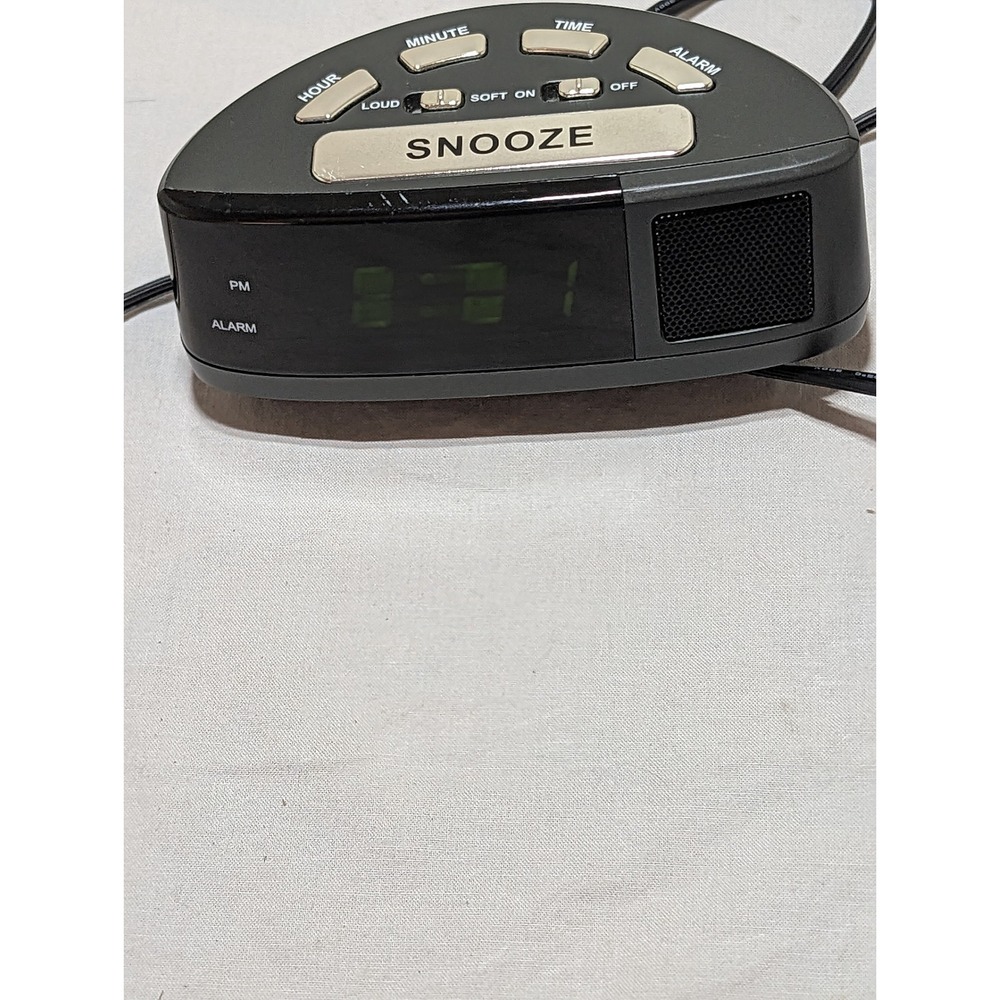 Advance Model 4135 Digital Alarm Clock Green LED Display Black Snooze Button